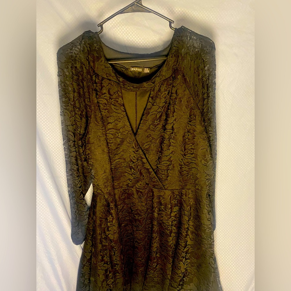 BOOHOO. Plus size mid length black lace keyhole dress